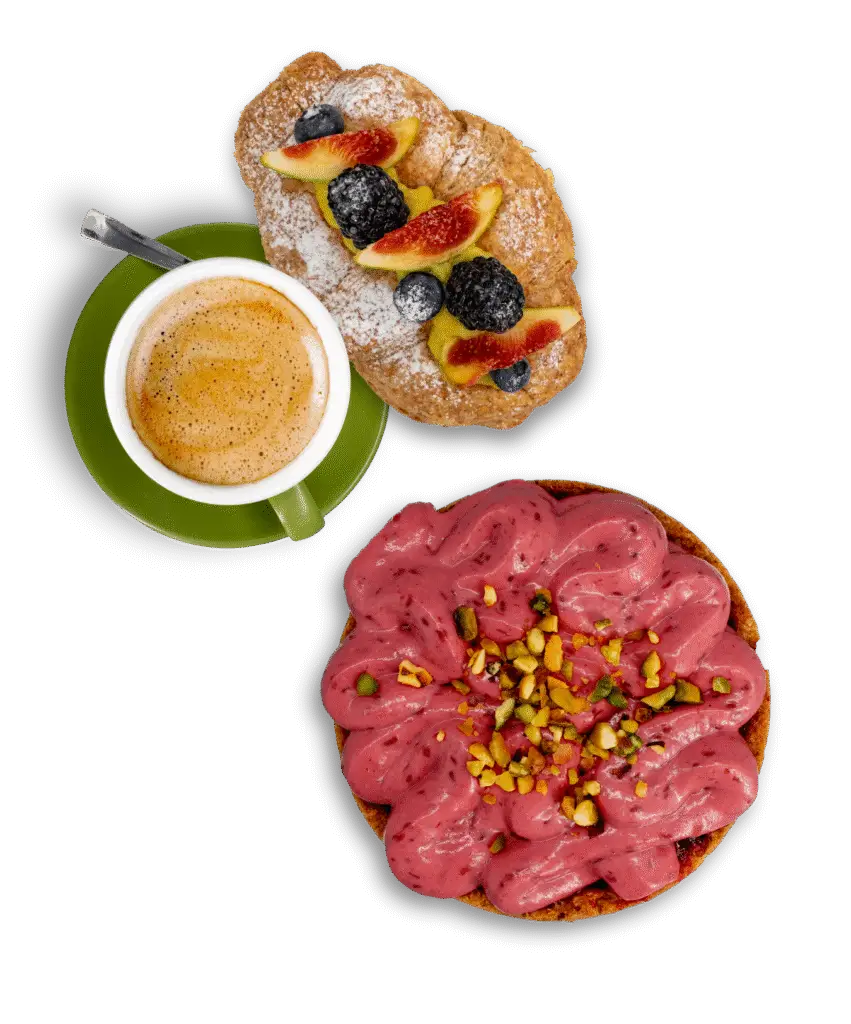 Espresso con cornetto vegano ai fichi e dolce al pistacchio e frutti di bosco - Pasticceria Vegana