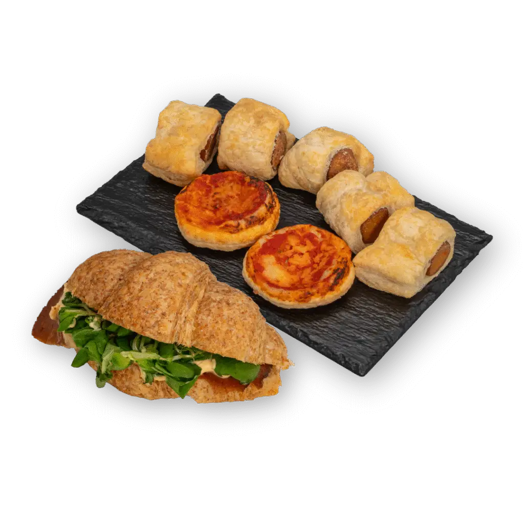 Croissant vegano salato con verdure e sfogliatine assortite